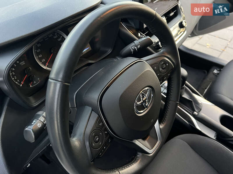 Седан Toyota Corolla 2019 в Киеве