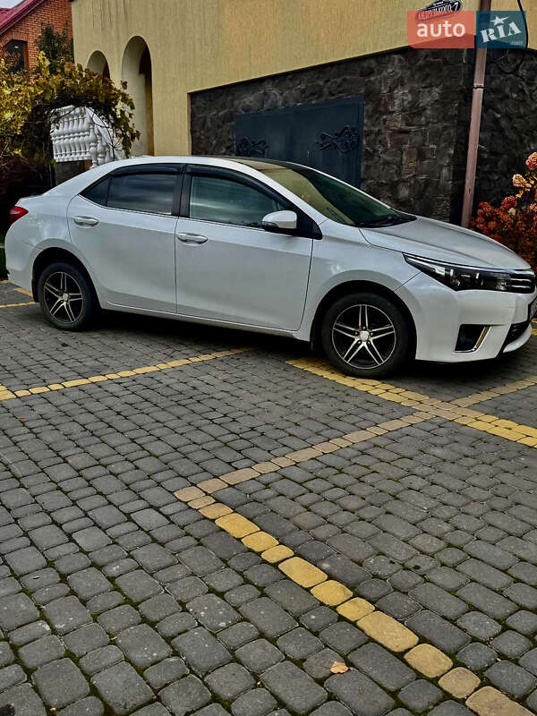 Седан Toyota Corolla 2013 в Луцке фото 3 Седан Toyota Corolla 2013 в Луцке