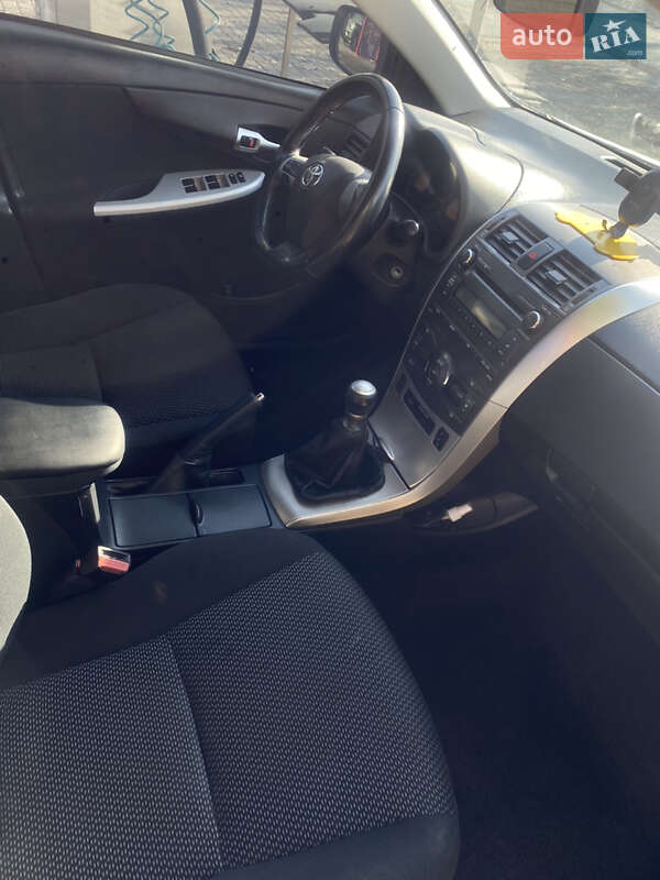 Седан Toyota Corolla 2011 в Новомосковську