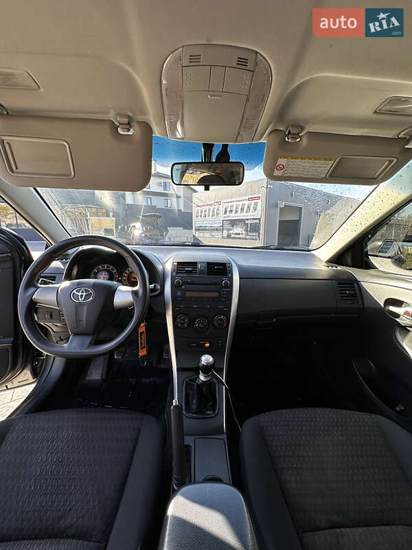 Седан Toyota Corolla 2011 в Львові