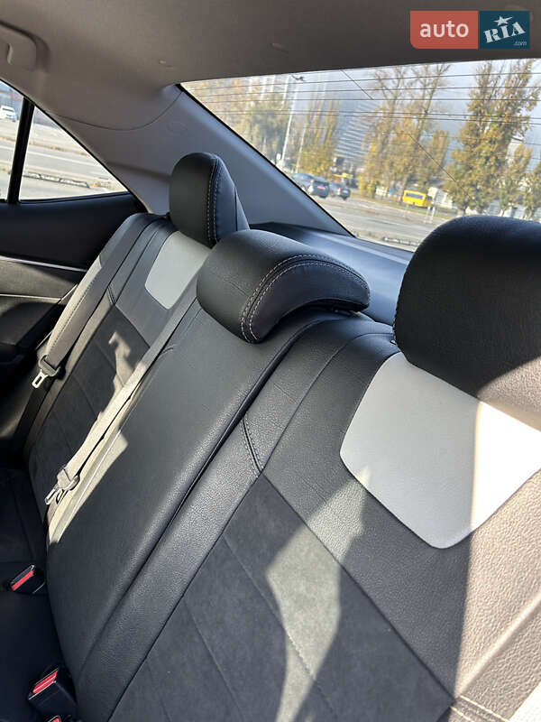 Седан Toyota Corolla 2013 в Киеве фото 19 Седан Toyota Corolla 2013 в Киеве