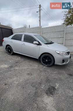 Седан Toyota Corolla 2011 в Ровно