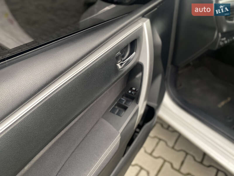 Седан Toyota Corolla 2013 в Луцке фото 11 Седан Toyota Corolla 2013 в Луцке