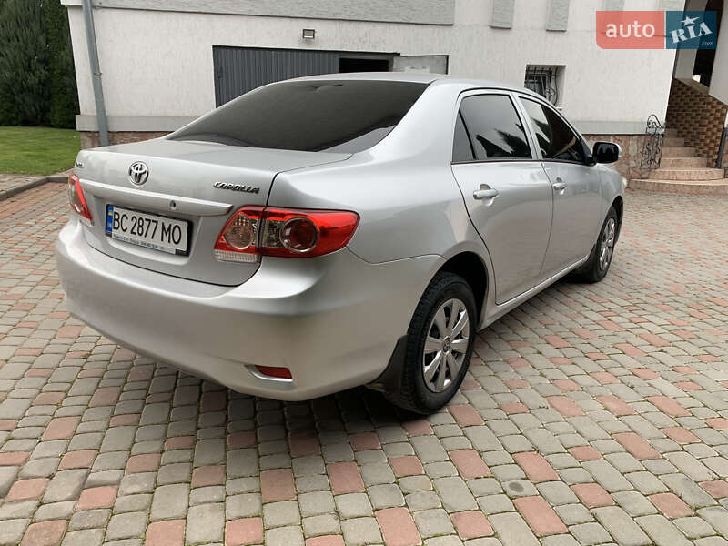Седан Toyota Corolla 2011 в Дрогобыче