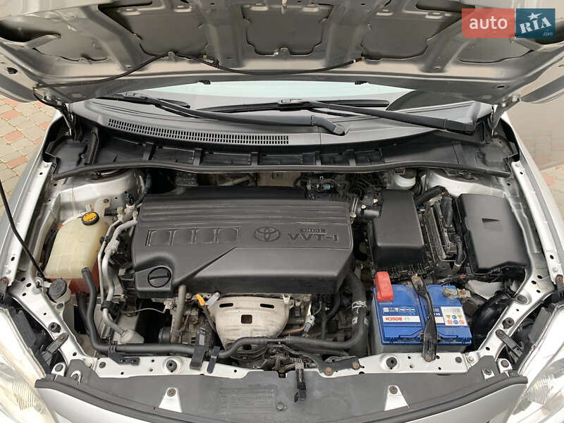 Седан Toyota Corolla 2011 в Дрогобыче