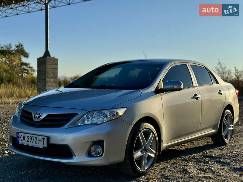 Седан Toyota Corolla 2011 в Самборе