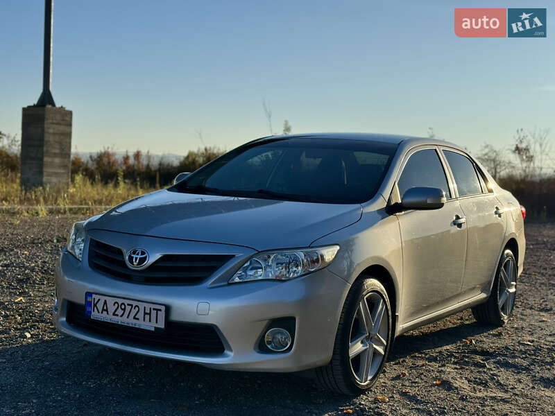 Седан Toyota Corolla 2011 в Самборе