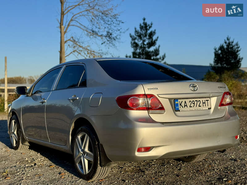 Седан Toyota Corolla 2011 в Самборе
