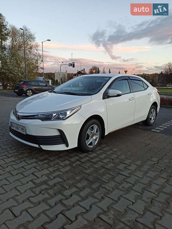 Седан Toyota Corolla 2017 в Львові фото Седан Toyota Corolla 2017 в Львові