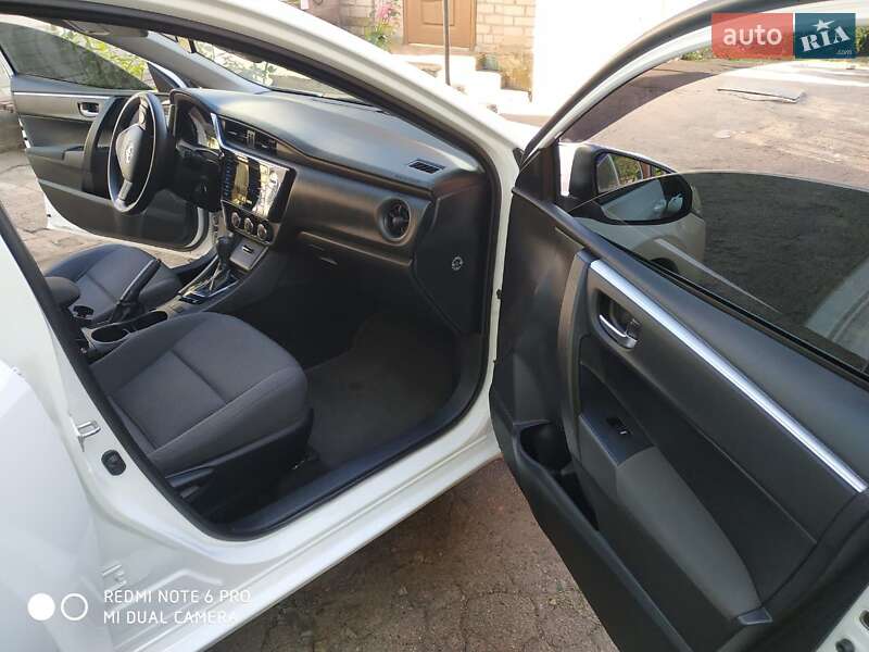 Седан Toyota Corolla 2017 в Львові фото 10 Седан Toyota Corolla 2017 в Львові