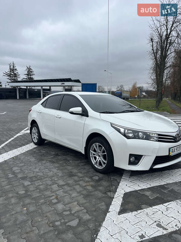Седан Toyota Corolla 2013 в Тульчине
