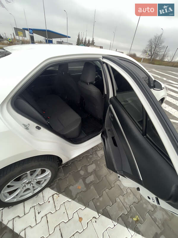 Седан Toyota Corolla 2013 в Тульчине