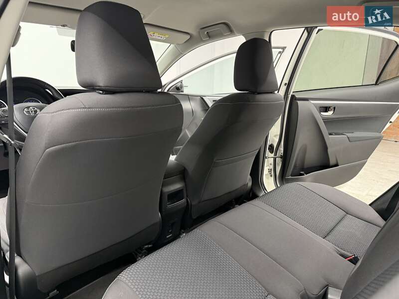 Седан Toyota Corolla 2017 в Киеве фото 26 Седан Toyota Corolla 2017 в Киеве