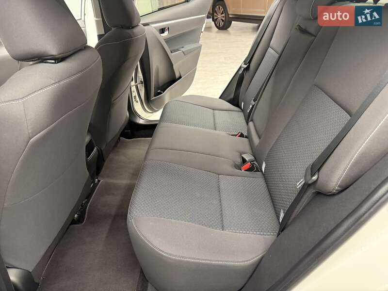 Седан Toyota Corolla 2017 в Киеве фото 28 Седан Toyota Corolla 2017 в Киеве