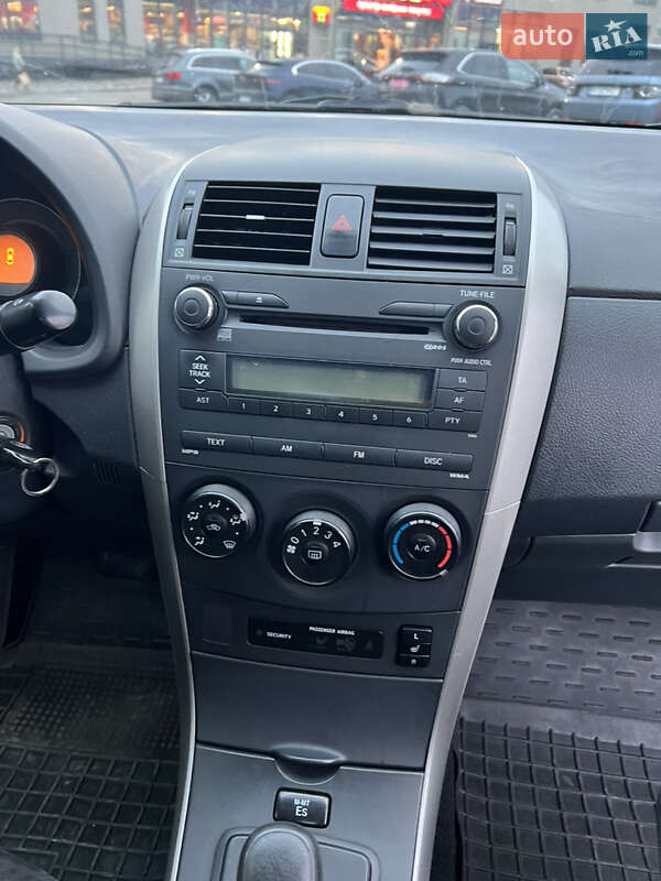 Седан Toyota Corolla 2008 в Тернополе