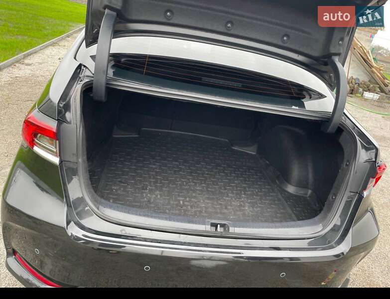 Седан Toyota Corolla 2019 в Новомосковську