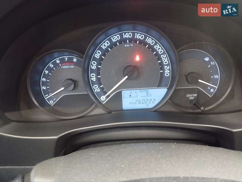 Седан Toyota Corolla 2013 в Львові фото 18 Седан Toyota Corolla 2013 в Львові