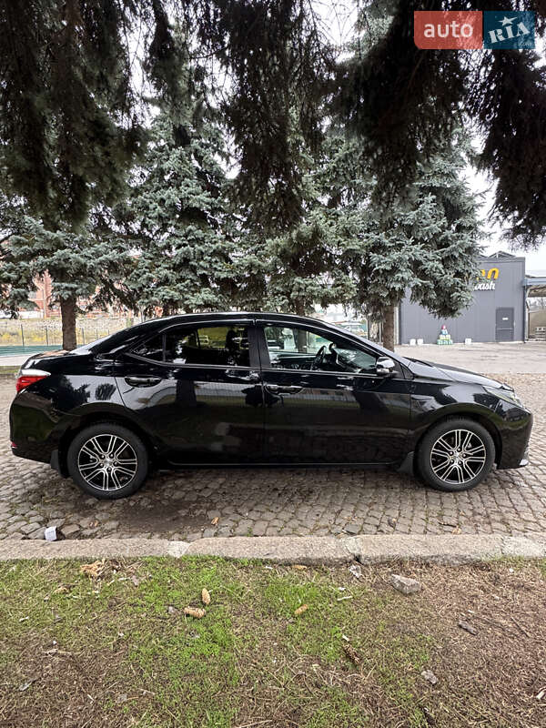 Седан Toyota Corolla 2016 в Кропивницком