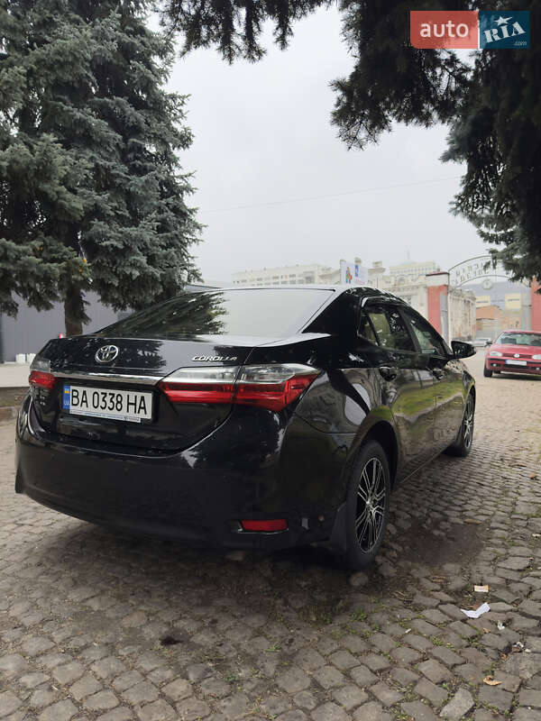 Седан Toyota Corolla 2016 в Кропивницком