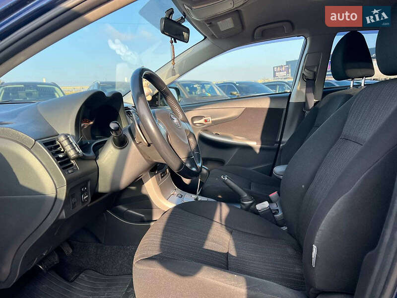 Седан Toyota Corolla 2008 в Львове