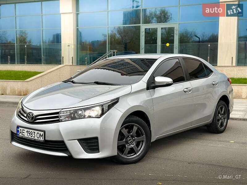 Седан Toyota Corolla 2014 в Днепре