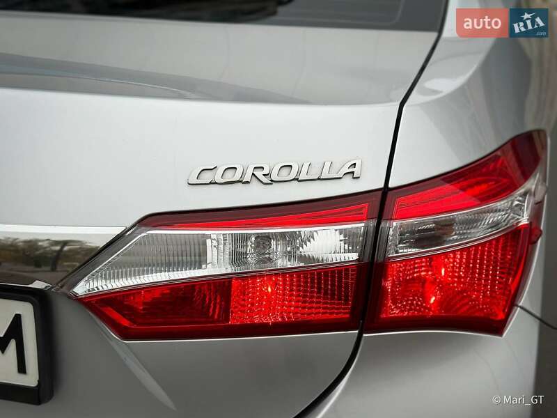 Седан Toyota Corolla 2014 в Днепре