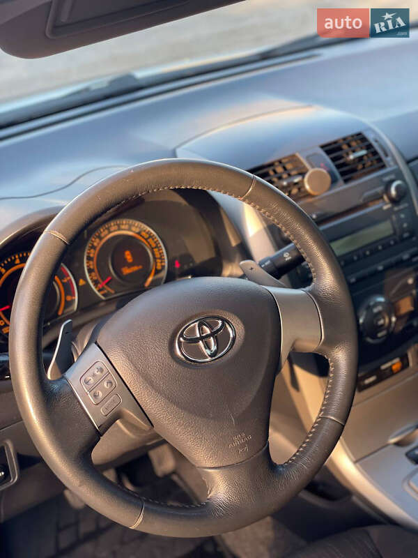 Седан Toyota Corolla 2008 в Києві