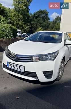 Седан Toyota Corolla 2013 в Луцке