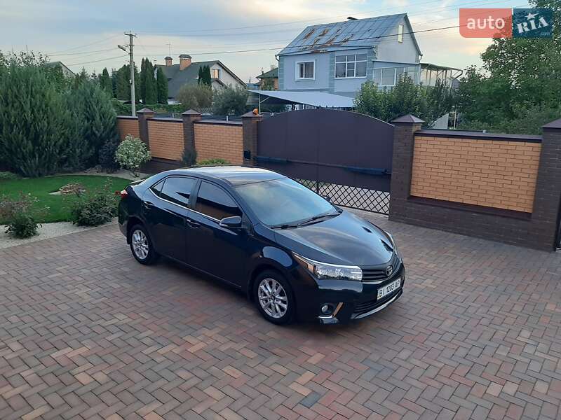 Седан Toyota Corolla 2013 в Полтаве