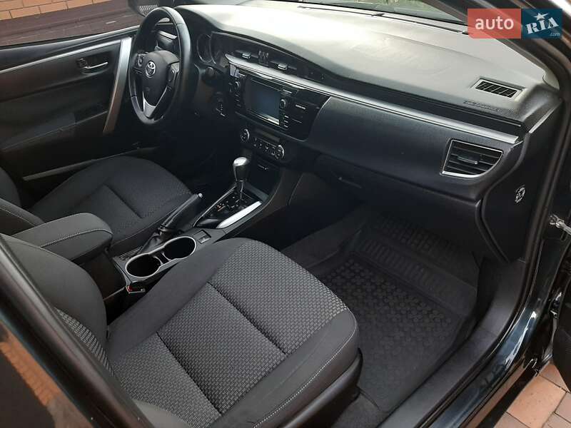 Седан Toyota Corolla 2013 в Полтаве