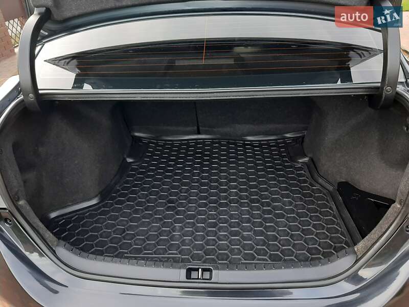 Седан Toyota Corolla 2013 в Полтаве