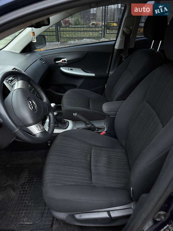 Седан Toyota Corolla 2007 в Прилуках