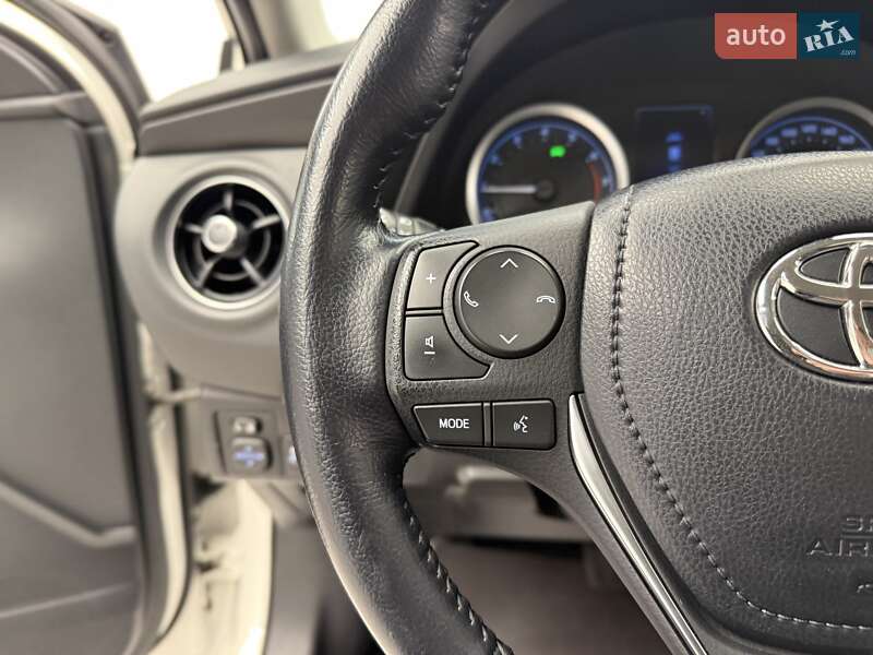 Седан Toyota Corolla 2017 в Киеве фото 40 Седан Toyota Corolla 2017 в Киеве