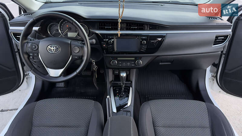 Седан Toyota Corolla 2015 в Одессе