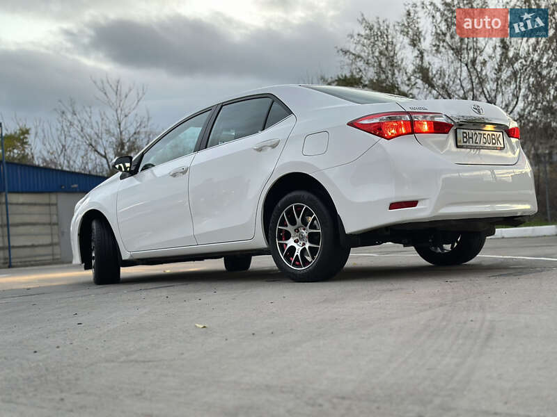 Седан Toyota Corolla 2015 в Одессе