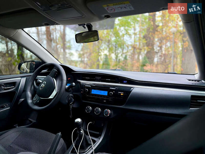 Седан Toyota Corolla 2014 в Черкасах фото 5 Седан Toyota Corolla 2014 в Черкасах