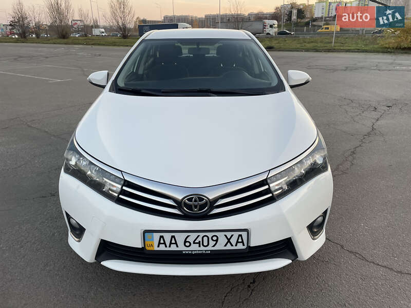 Седан Toyota Corolla 2014 в Києві