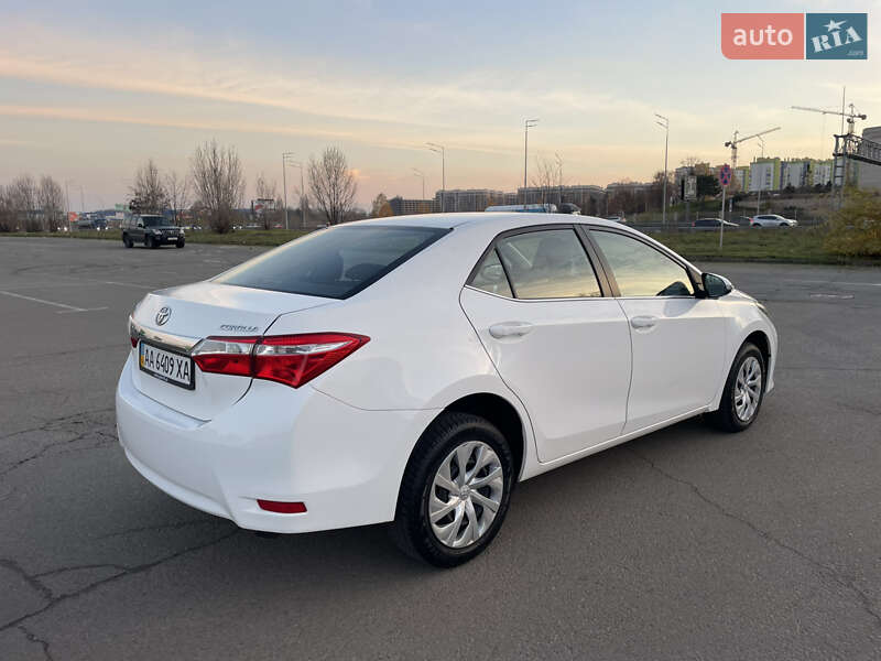 Седан Toyota Corolla 2014 в Києві