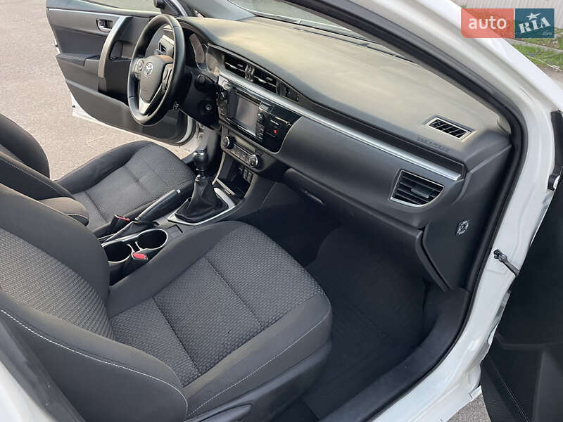 Седан Toyota Corolla 2014 в Києві