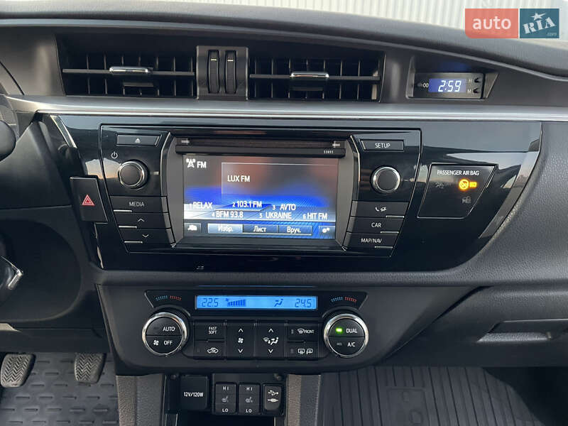 Седан Toyota Corolla 2014 в Києві