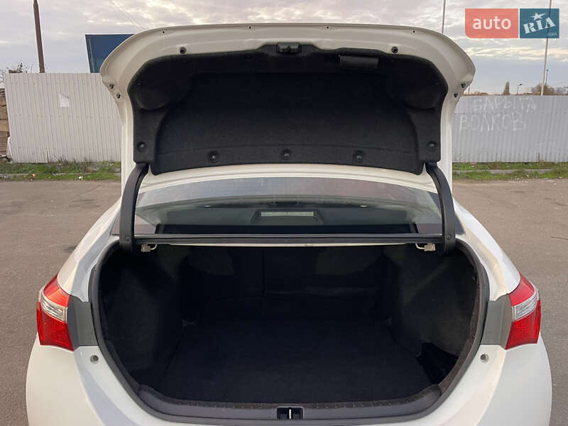 Седан Toyota Corolla 2014 в Києві