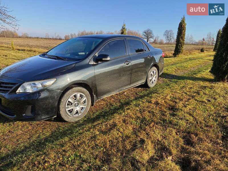 Седан Toyota Corolla 2011 в Коломые