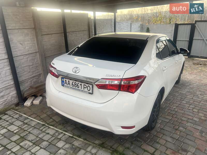 Седан Toyota Corolla 2013 в Василькове