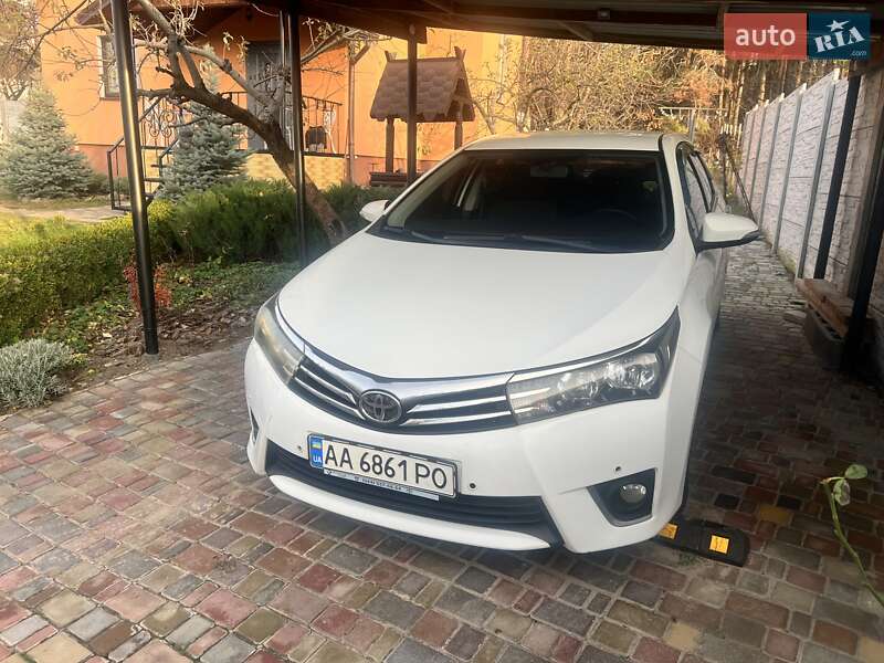 Седан Toyota Corolla 2013 в Василькове