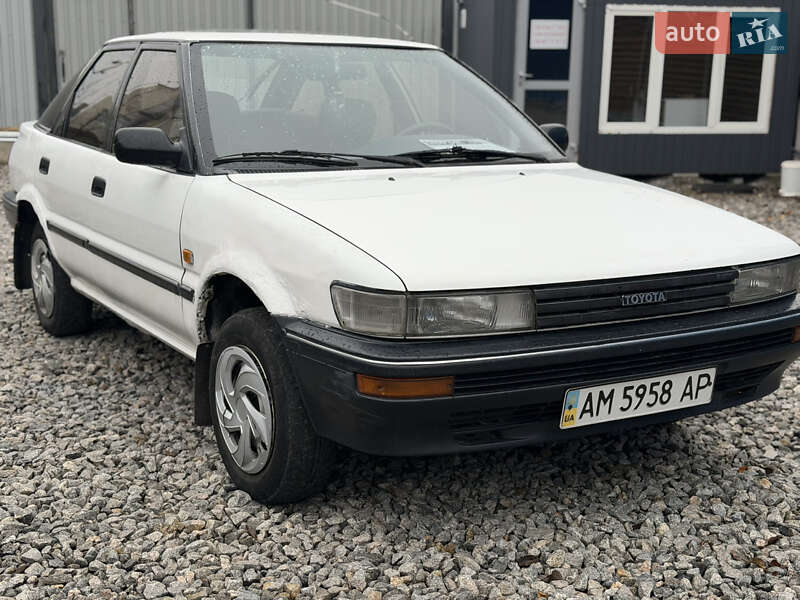 Хэтчбек Toyota Corolla 1988 в Бердичеве фото 3 Хэтчбек Toyota Corolla 1988 в Бердичеве