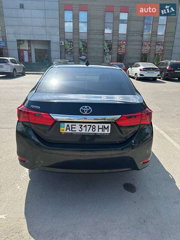 Седан Toyota Corolla 2014 в Днепре
