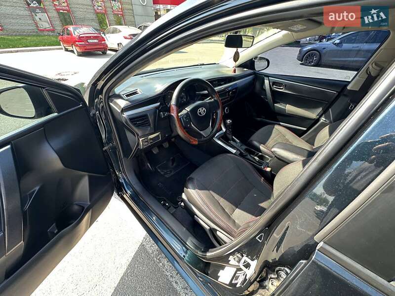 Седан Toyota Corolla 2014 в Днепре