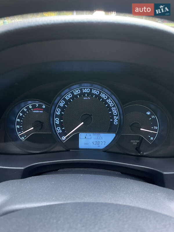 Седан Toyota Corolla 2014 в Киеве фото 20 Седан Toyota Corolla 2014 в Киеве