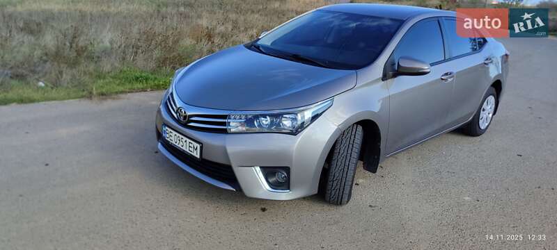 Седан Toyota Corolla 2013 в Миколаєві