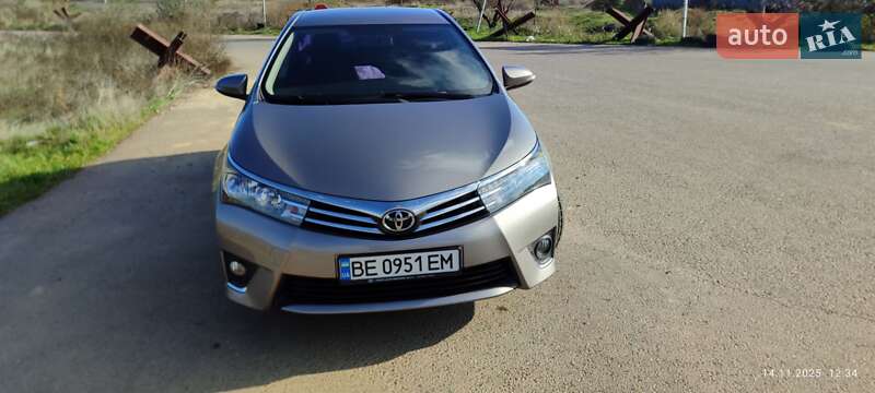 Седан Toyota Corolla 2013 в Миколаєві